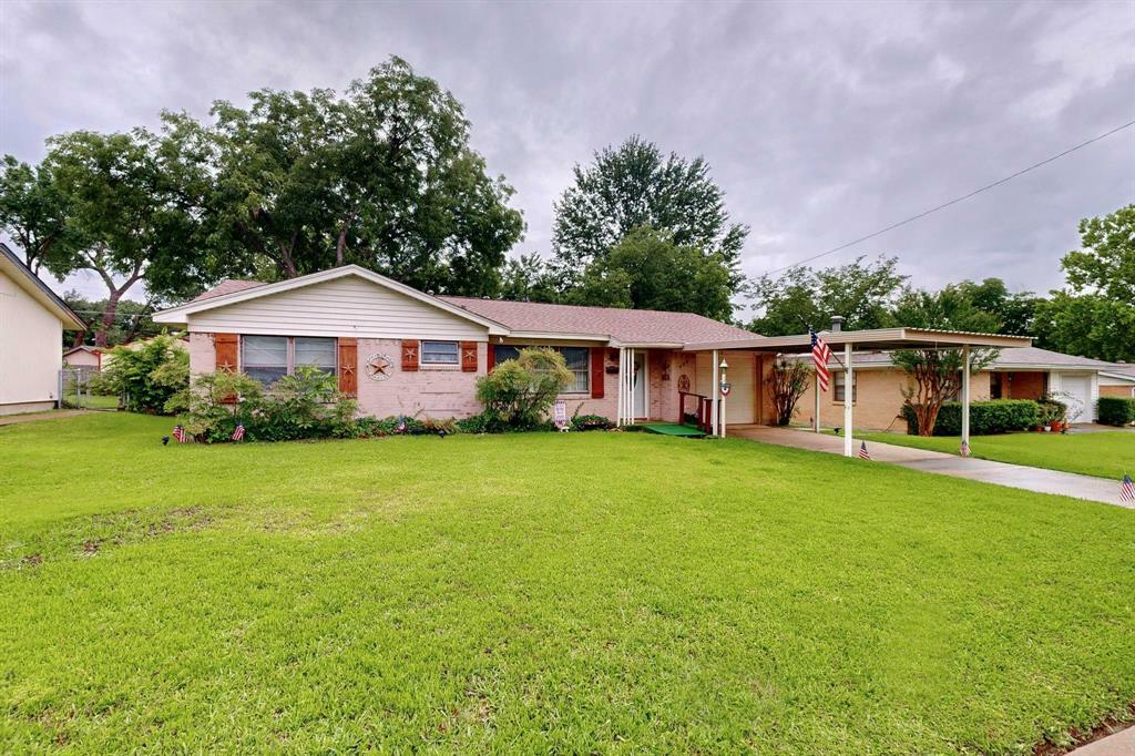 Property Photo: 406 W Carolyn Drive TX 75041