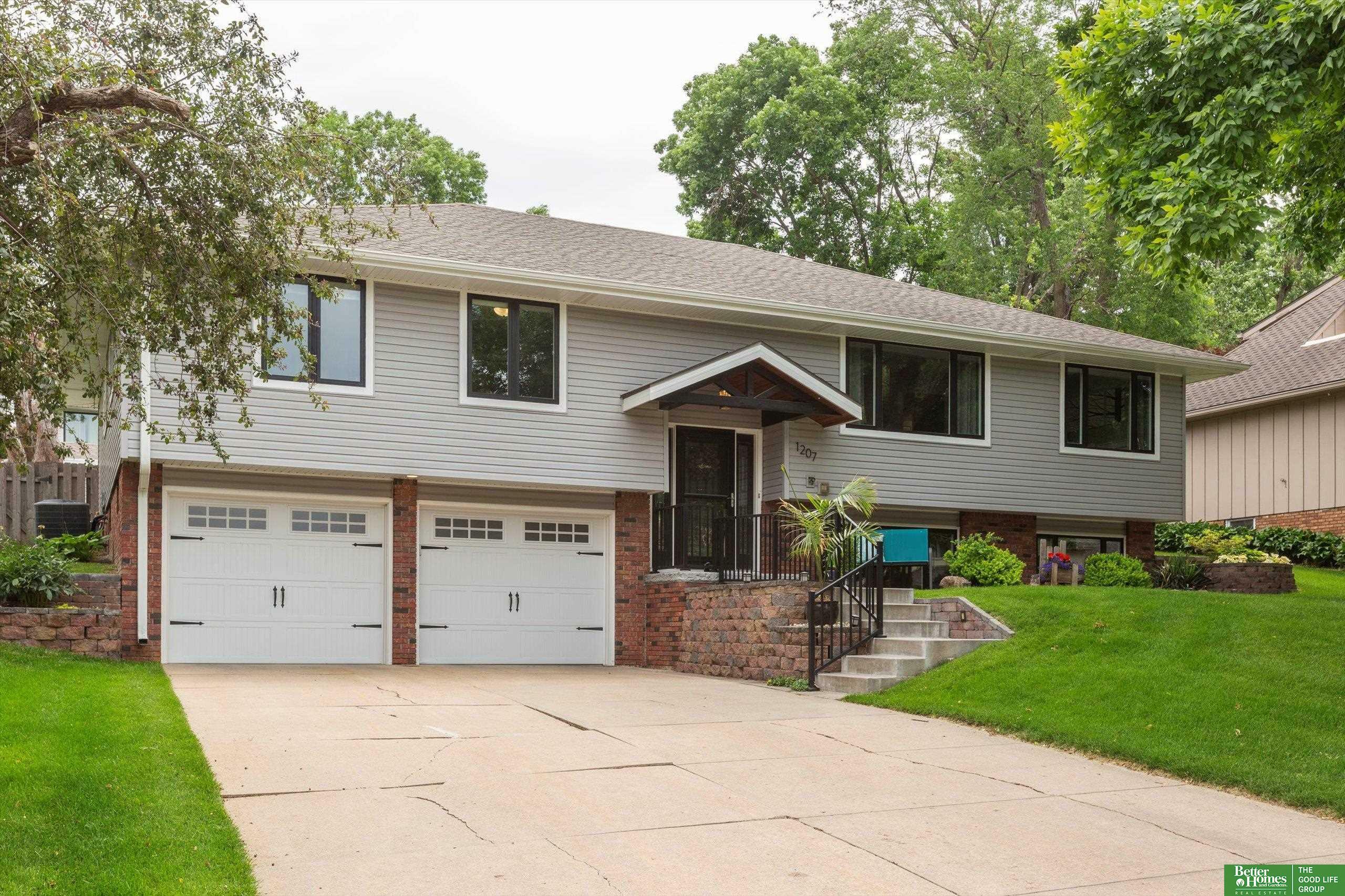 Property Photo:  1207 N 122 Street  NE 68154 