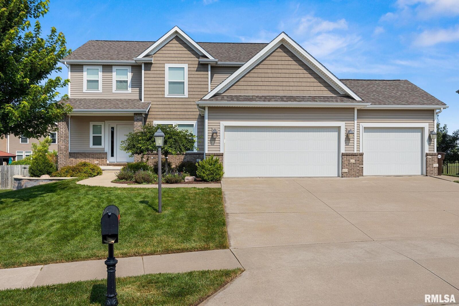 Property Photo: 227 N Pennsylvania Avenue IL 61550