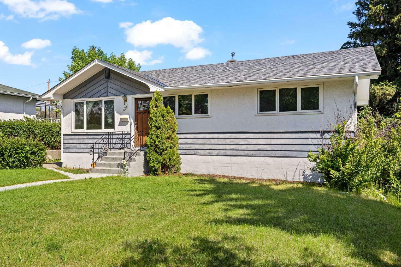 Property Photo: 424 Blackthorn Road NW AB T2K 3S3
