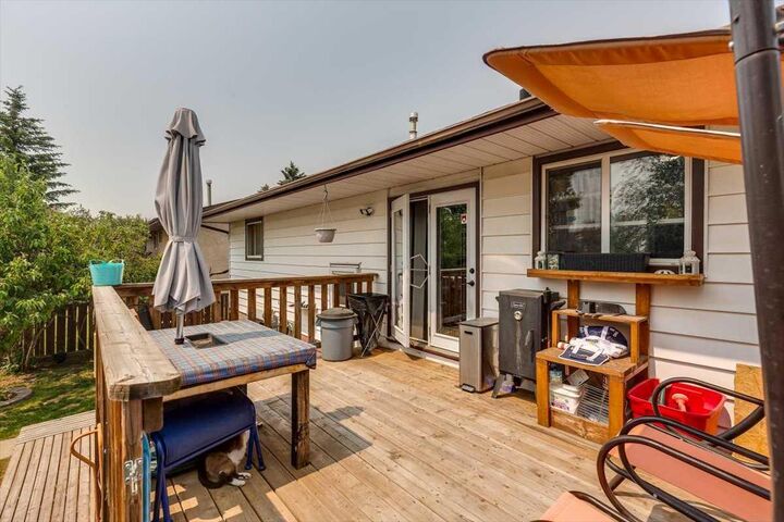 Property Photo:  20 Larne Place  AB T0M 1R0 