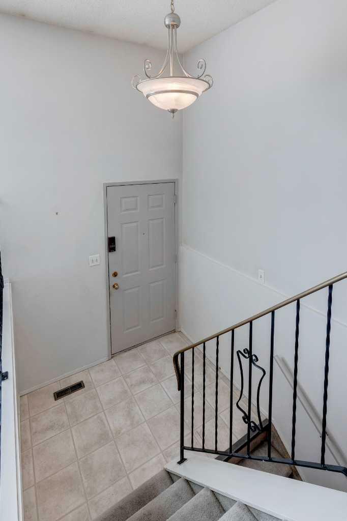 Photo de la propriété: 250 Jensen Drive NE AB T4B 1P5