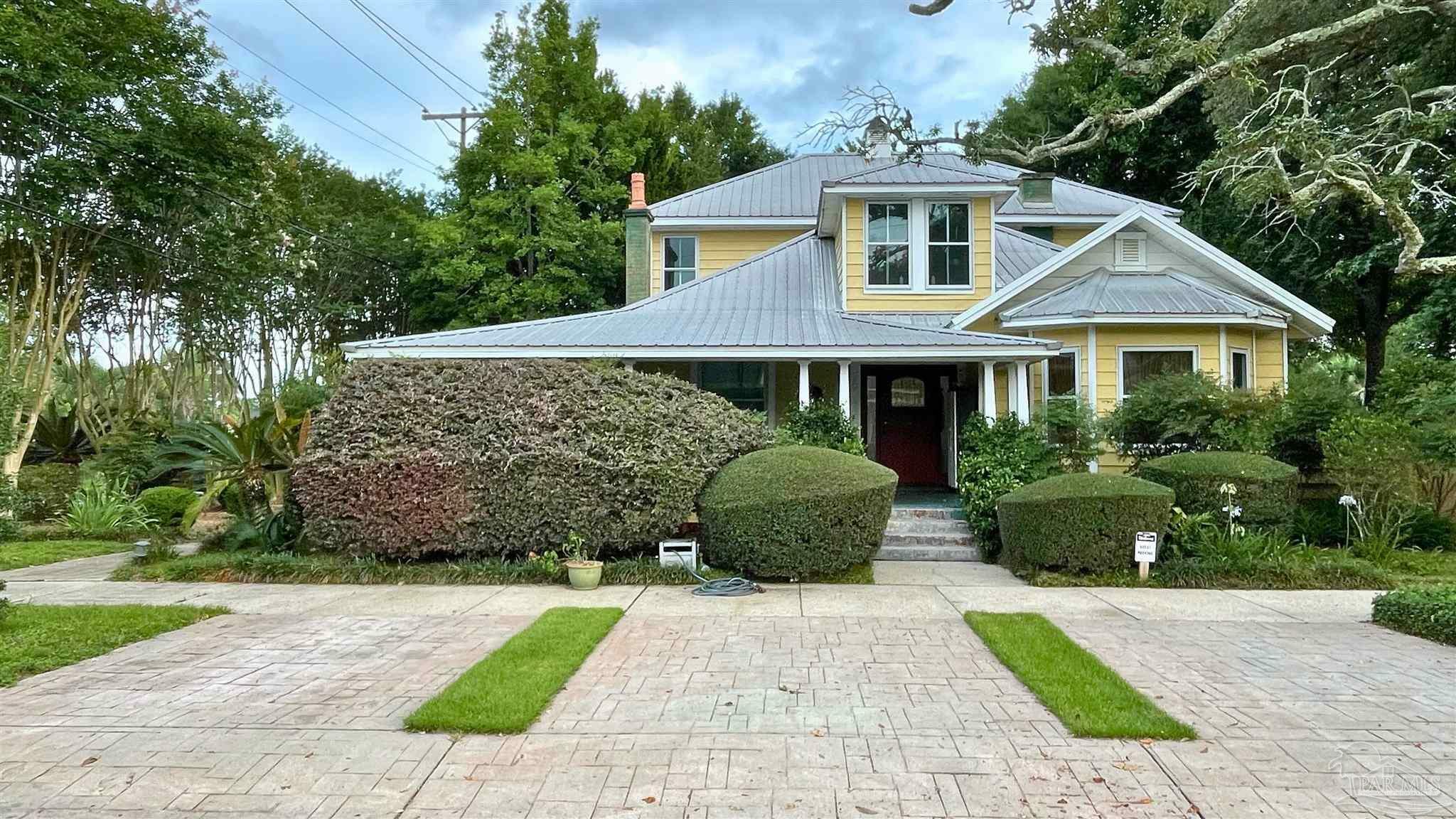 Property Photo: 1519 E Desoto St FL 32501