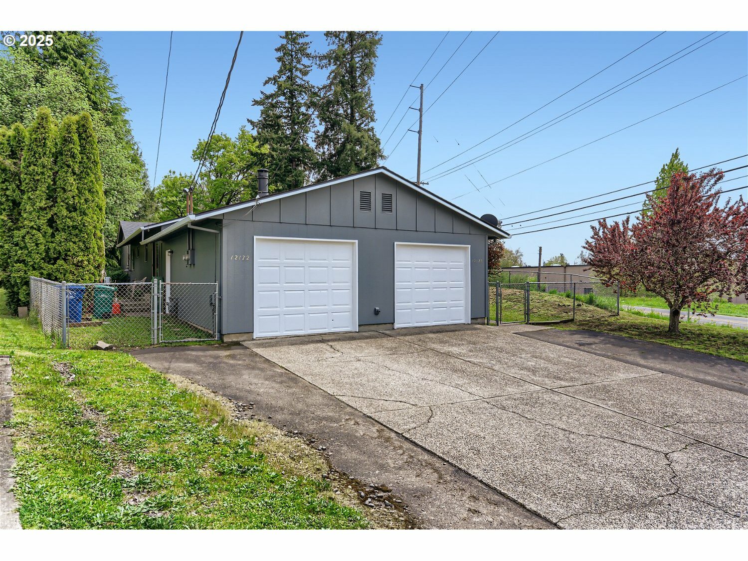 Property Photo:  12172 SE Beckman Ave  OR 97222 