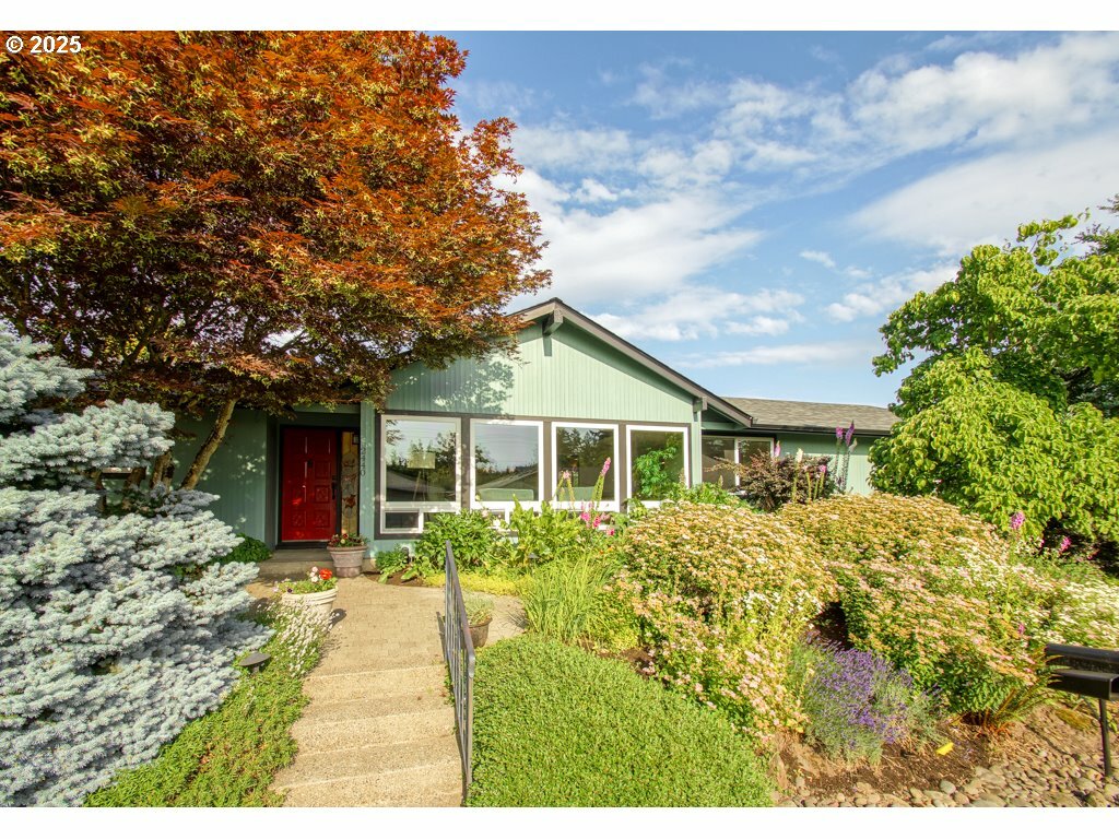 2440 SW Burbank Ave  Portland OR 97225 photo