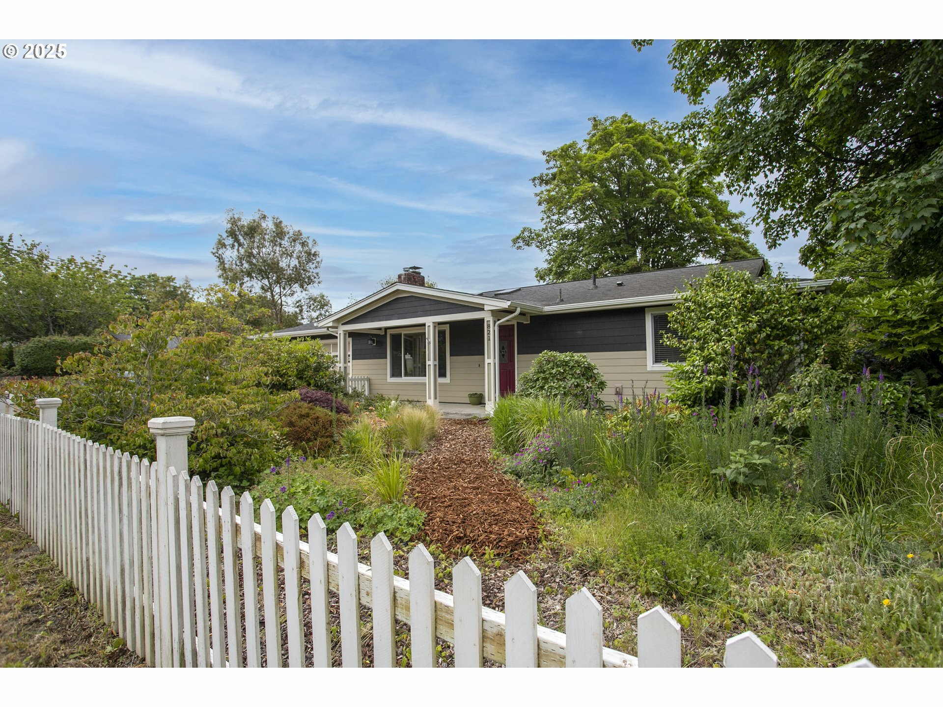 Property Photo: 821 13th Ave OR 97138