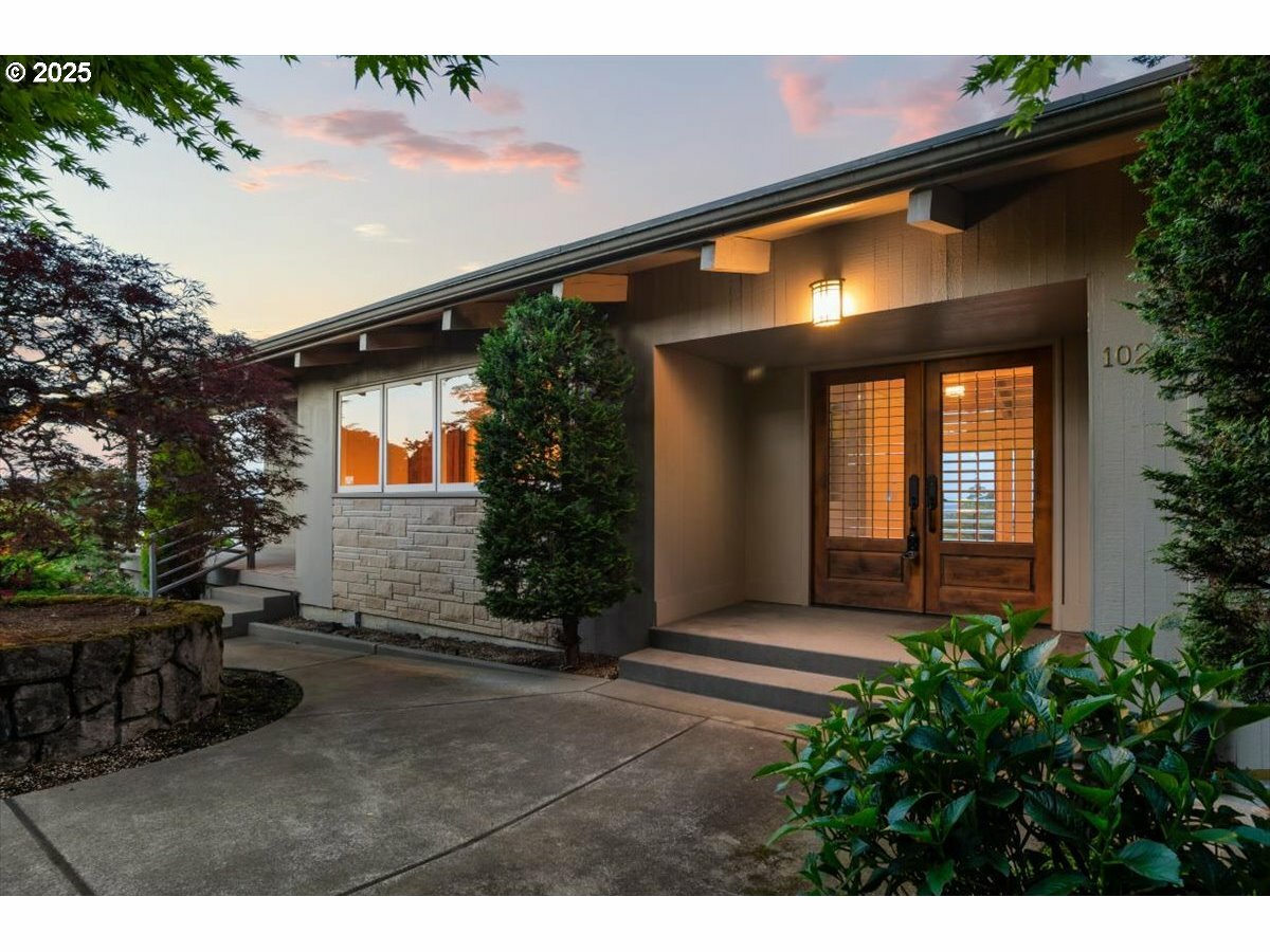 Property Photo: 1024 SW Myrtle Dr OR 97201