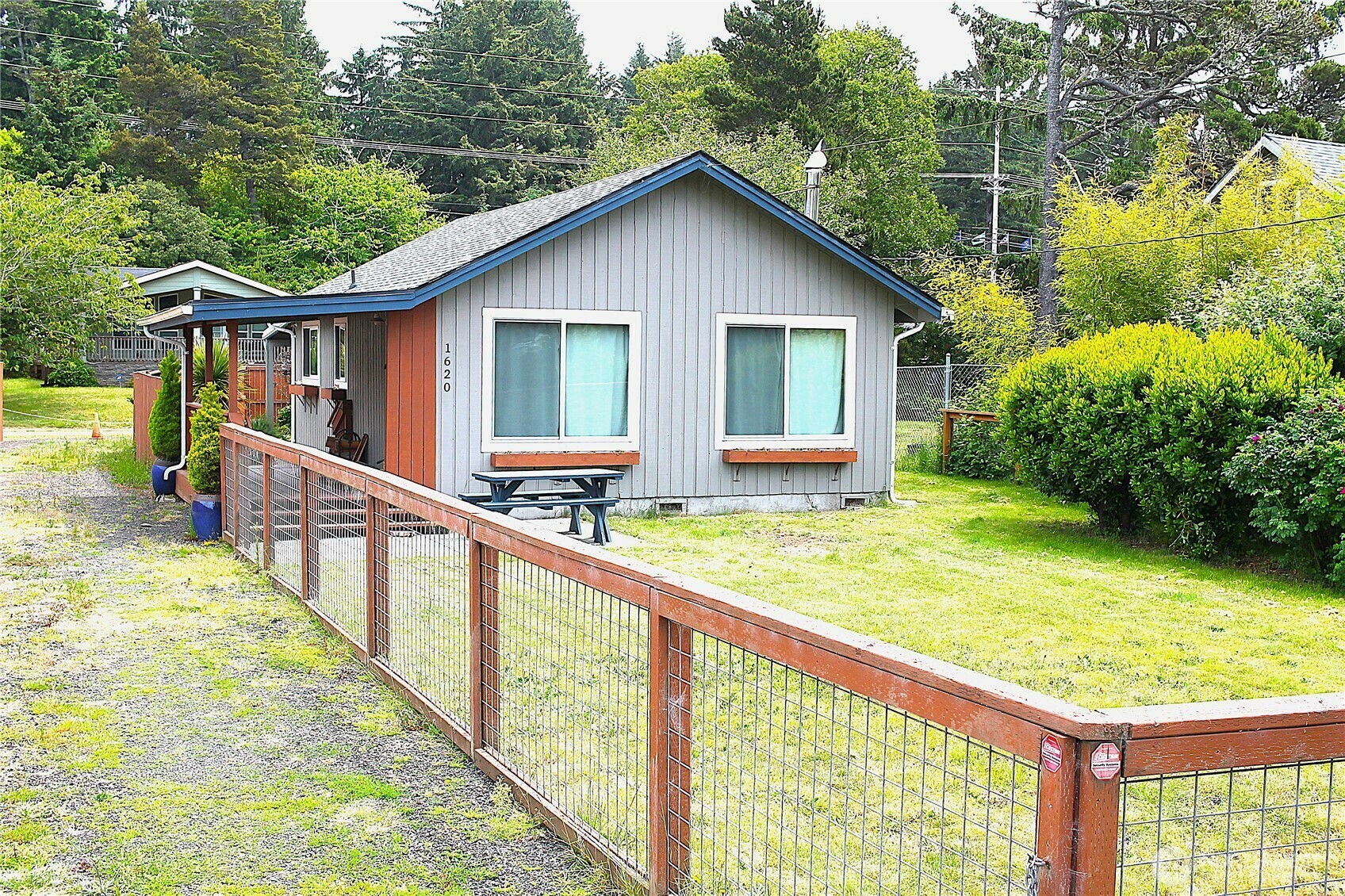 Property Photo:  1620 S Ocosta Street  WA 98595 