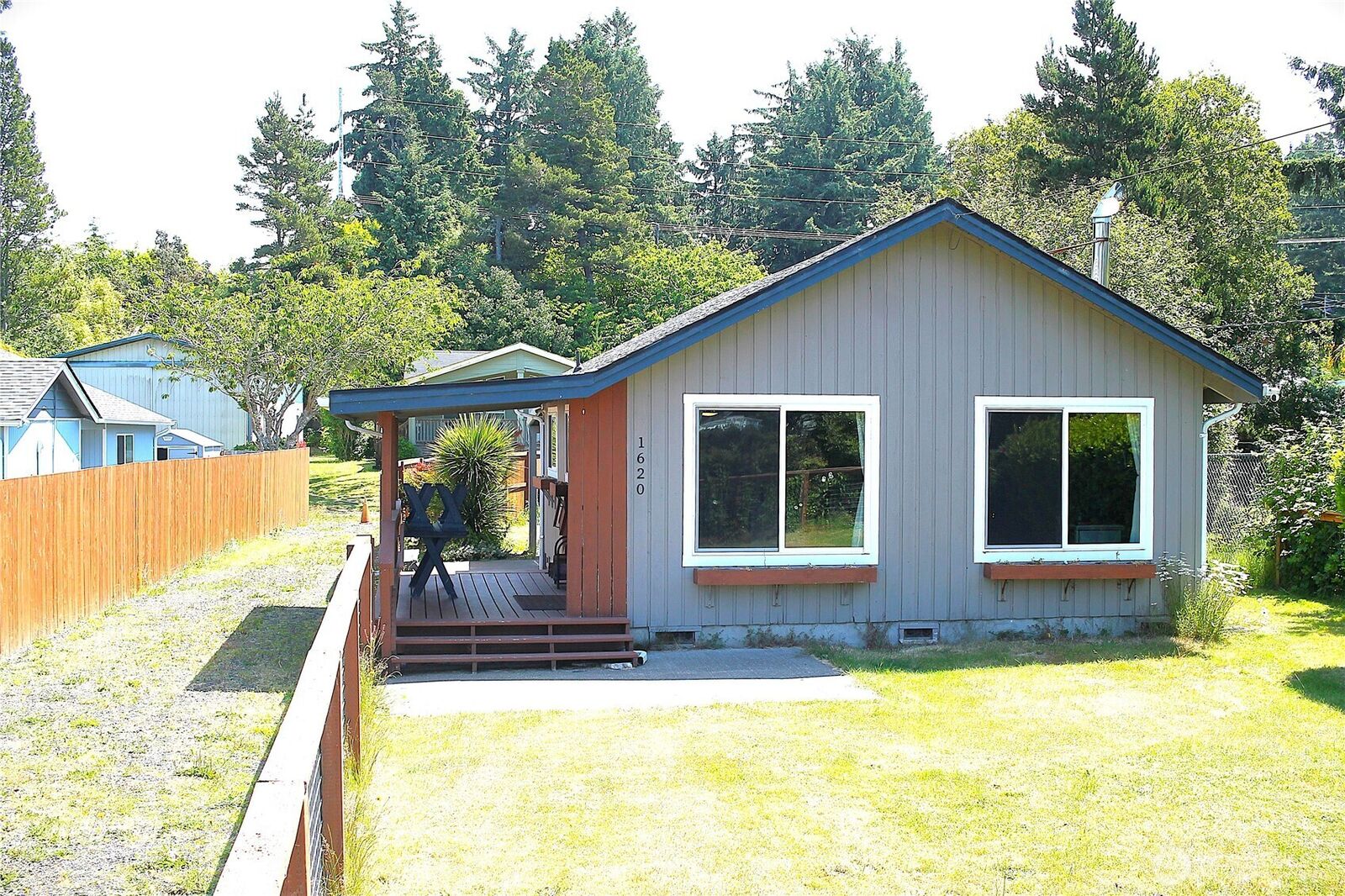 Property Photo:  1620 S Ocosta Street  WA 98595 