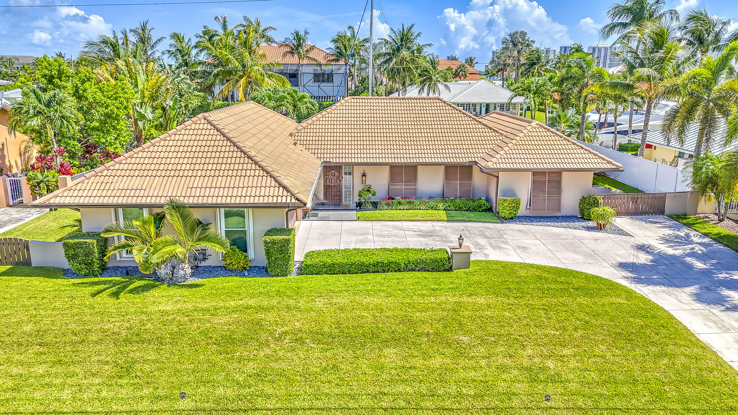 Property Photo: 1090 Fairview Lane FL 33404