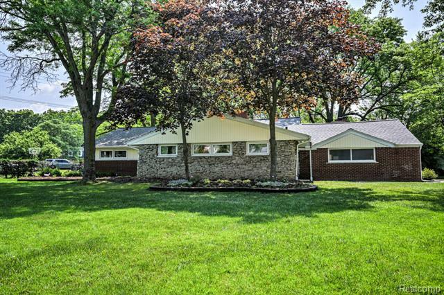 23880 Glencreek Drive  Farmington Hills MI 48336 photo