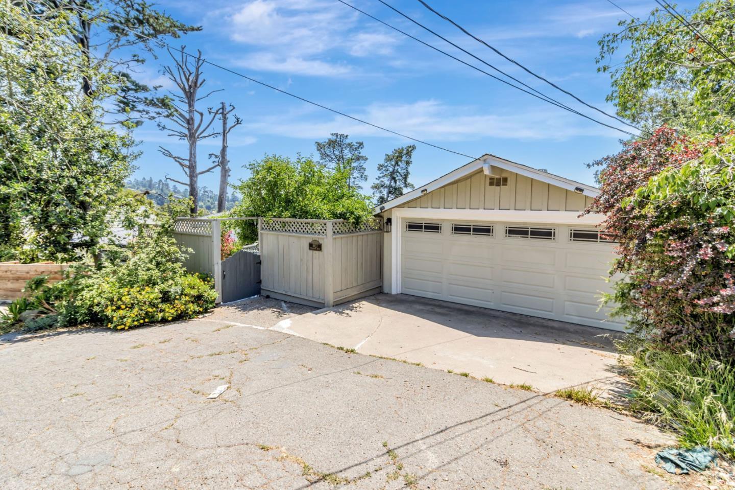 Property Photo: 6827 Ridgewood Drive CA 94611