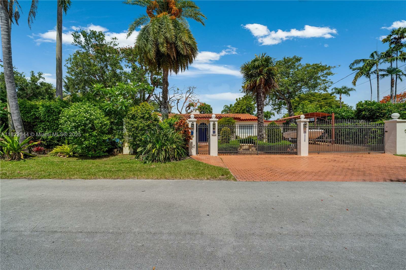 Property Photo:  4516 SW 64th Ct  FL 33155 