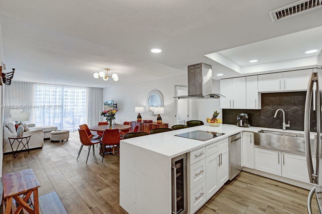 Property Photo: 600 Three Islands Blvd 615 FL 33009