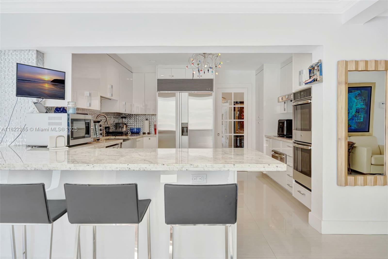 Property Photo: 11230 SW 69th Ct FL 33156