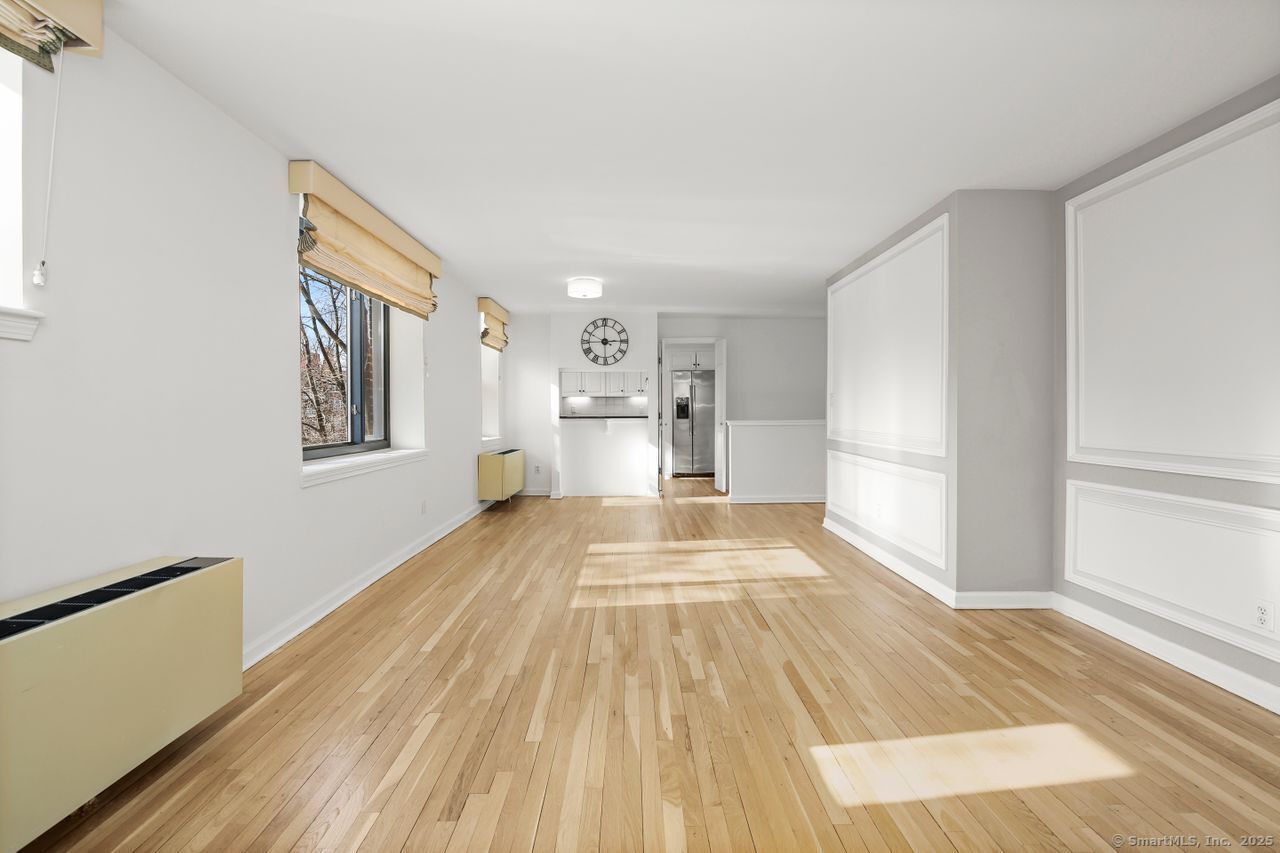 Property Photo: 15 Lafayette Court 1B CT 06830