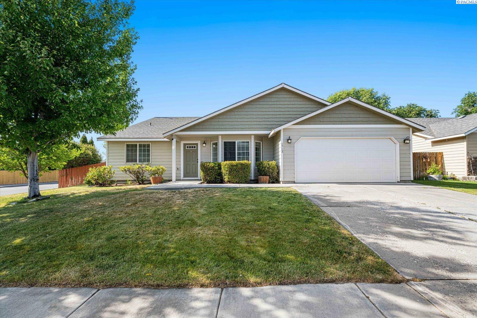 Property Photo: 1713 W 39th WA 99337