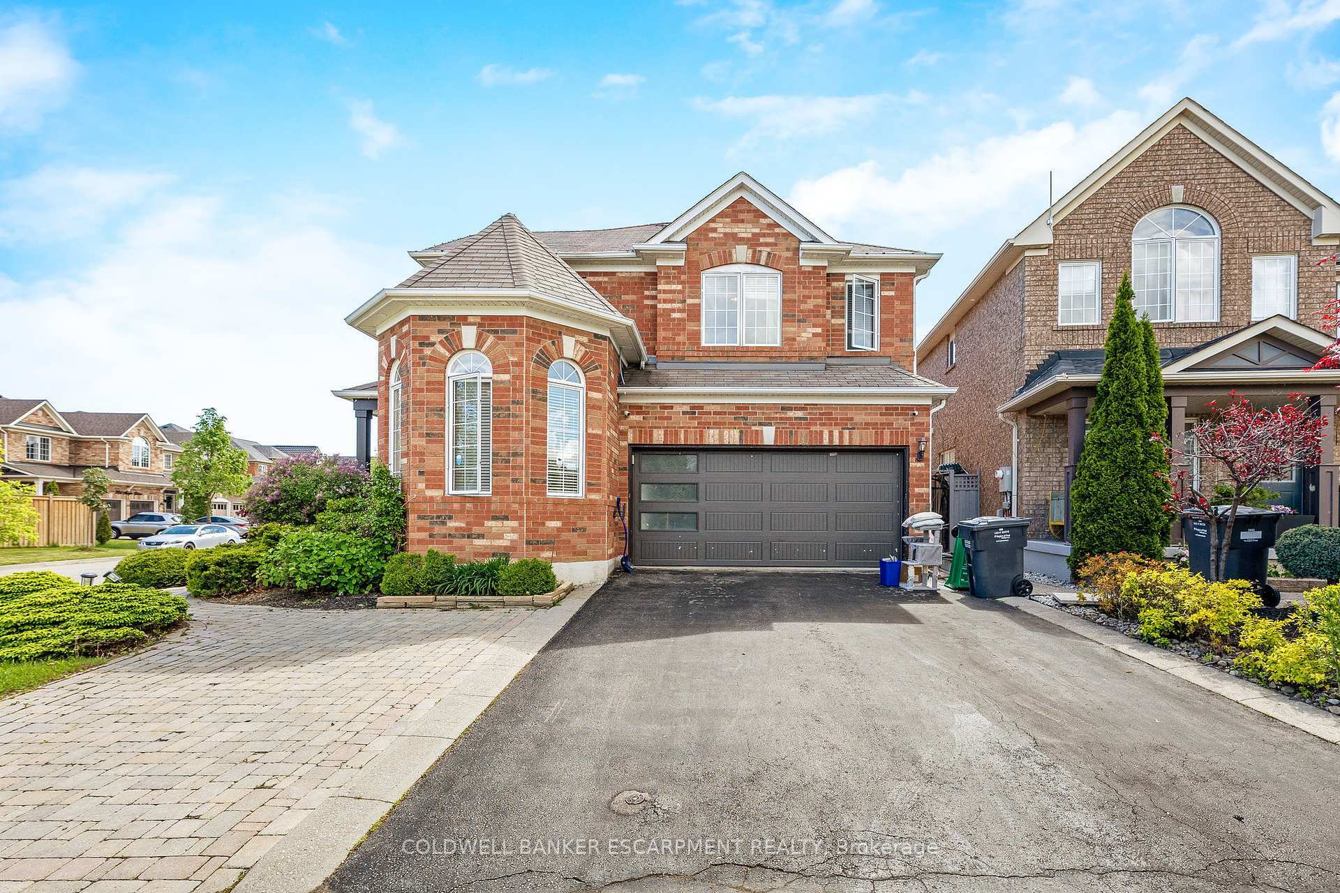 Property Photo: 3927 Mayla Drive ON L5M 7Y9