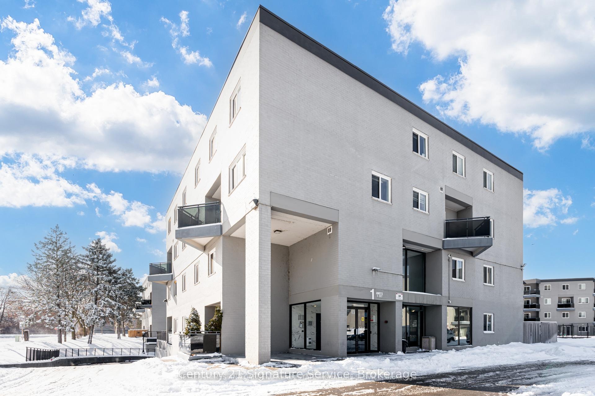 Property Photo:  2001 Bonnymede Drive 15  ON L5J 4H8 