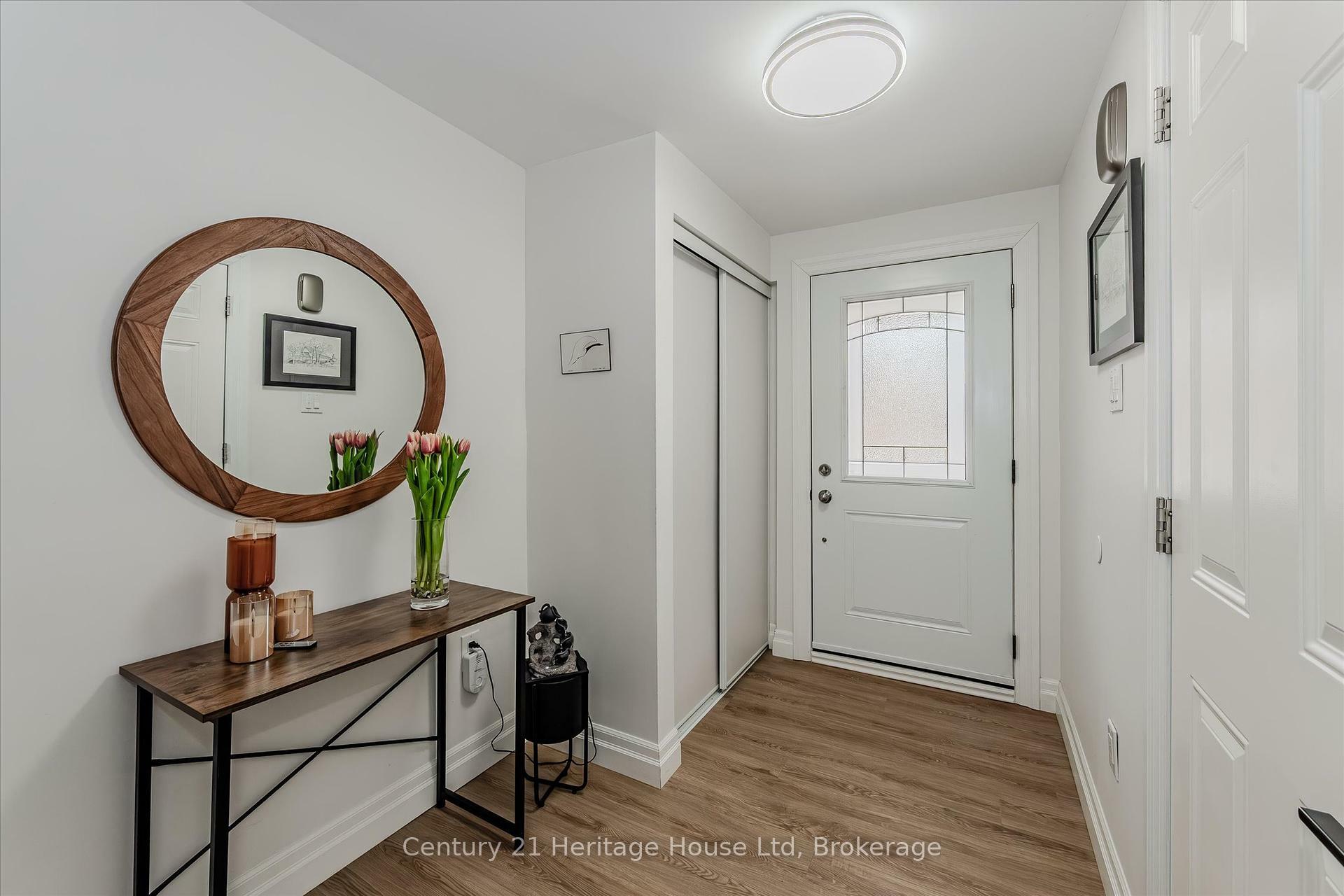 Property Photo: 2 Worton Avenue 10 ON N1H 7C5