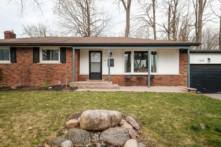 Property Photo:  1316 Bathurst Street  ON K9H 6X9 