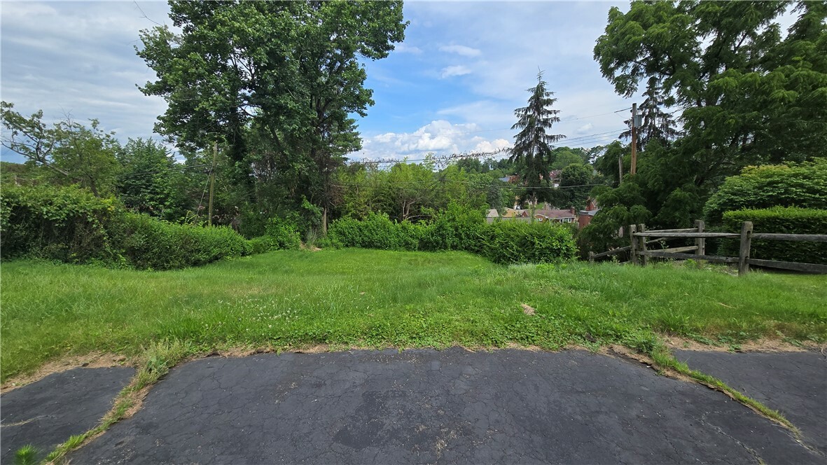 Property Photo: 1016 Dallett Rd PA 15227