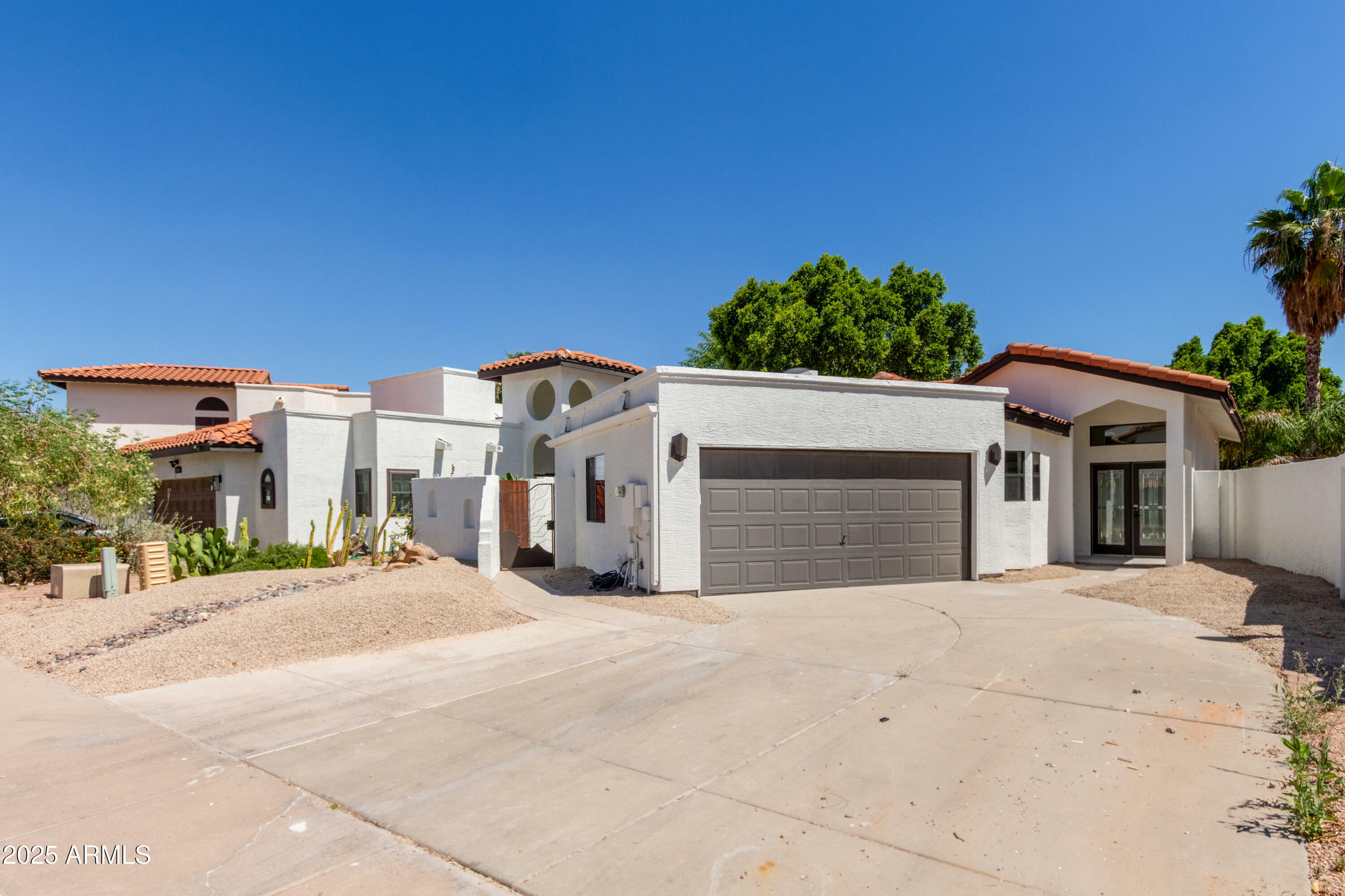 Property Photo: 5909 E Aire Libre Lane AZ 85254