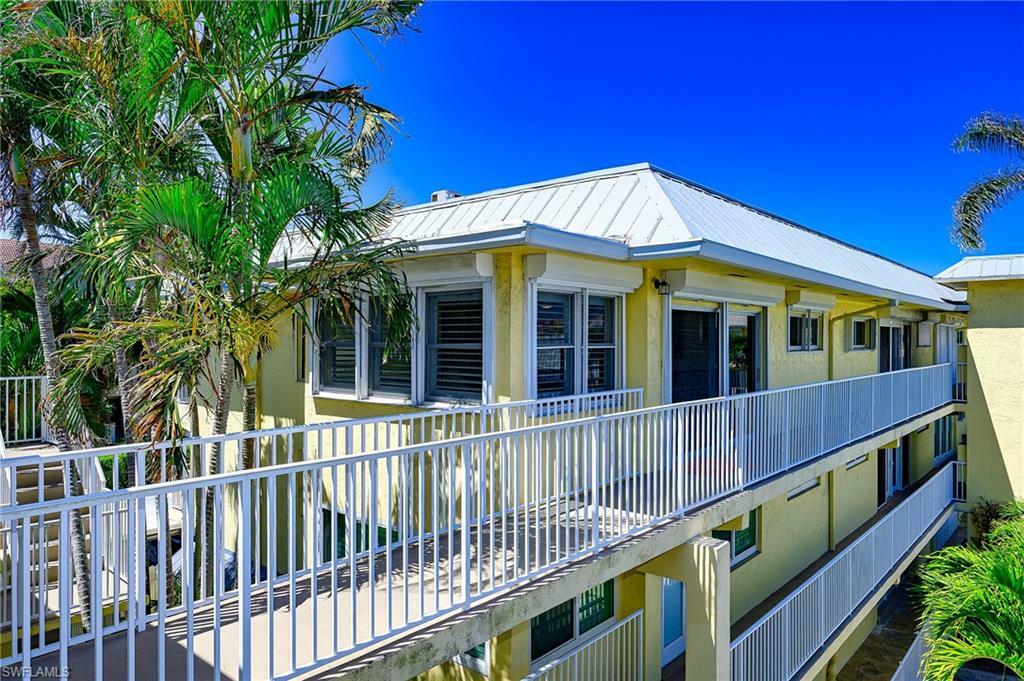 Property Photo: 1100 8th Ave S 309C FL 34102