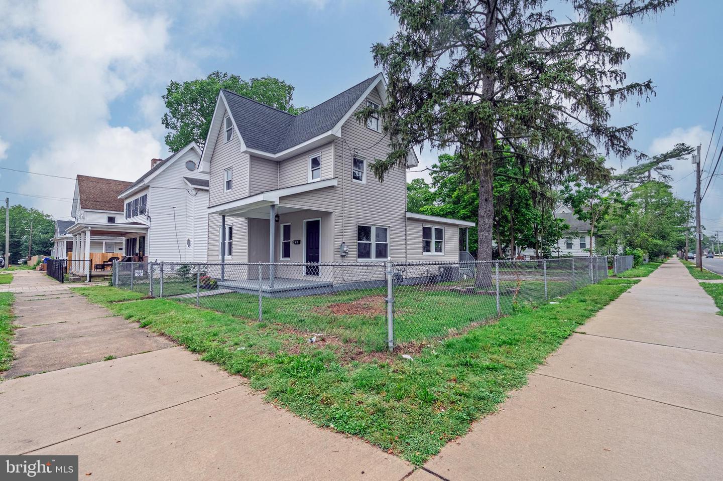 Property Photo:  428 E Oak Street  NJ 08332 