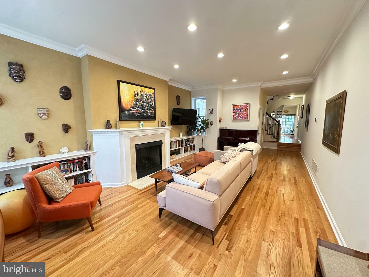 2046 Bainbridge Street  Philadelphia PA 19146 photo