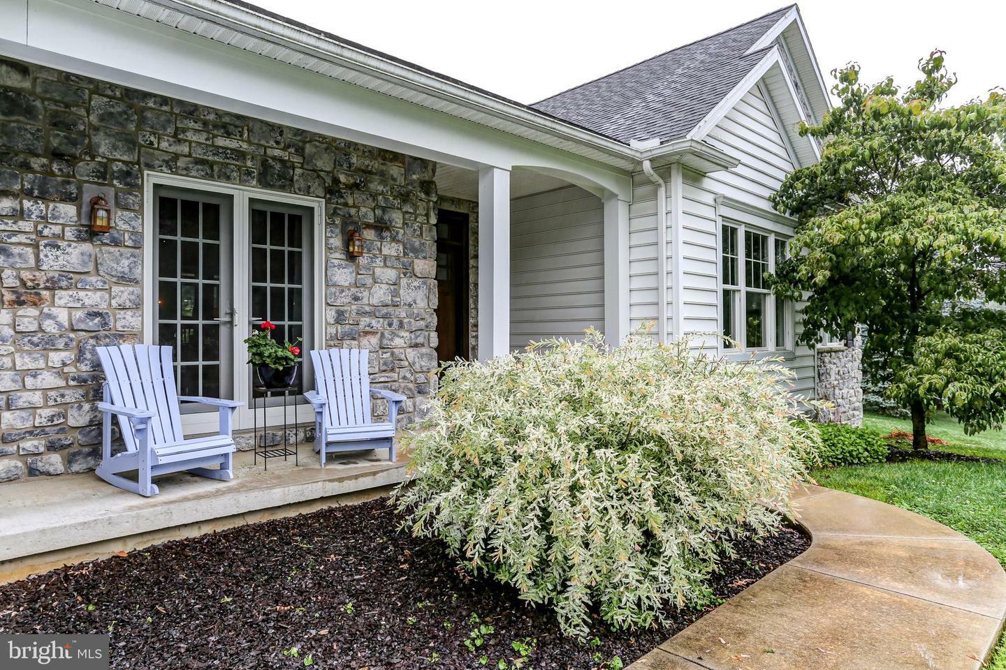 Property Photo:  10 Elser Hill Road  PA 17543 