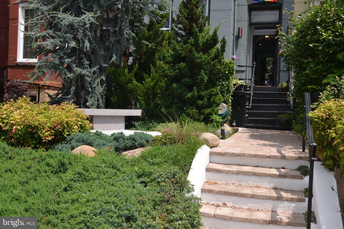 Property Photo: 44 NE R Street R NE DC 20002