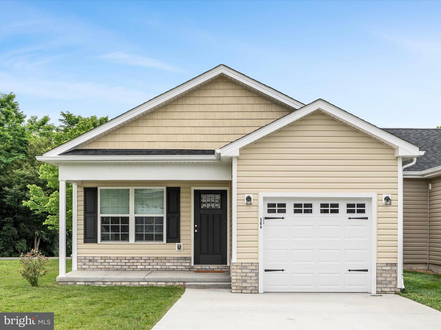 Property Photo: 564 Great Oak Court VA 22664