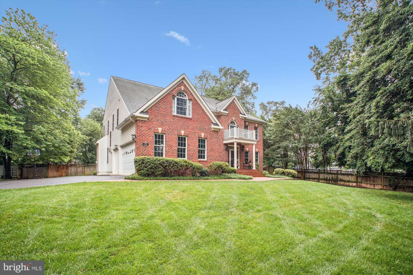 Property Photo: 9745 Vale Road NW VA 22181