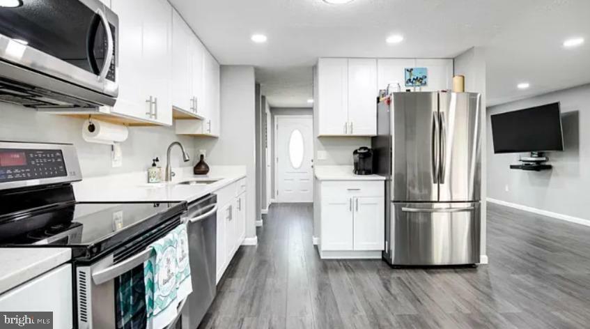 Property Photo: 15337 Edgehill Drive VA 22025