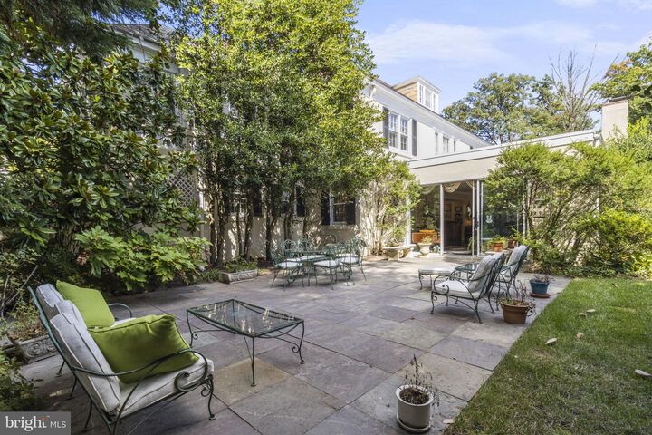 Property Photo: 4332 N Charles Street MD 21218