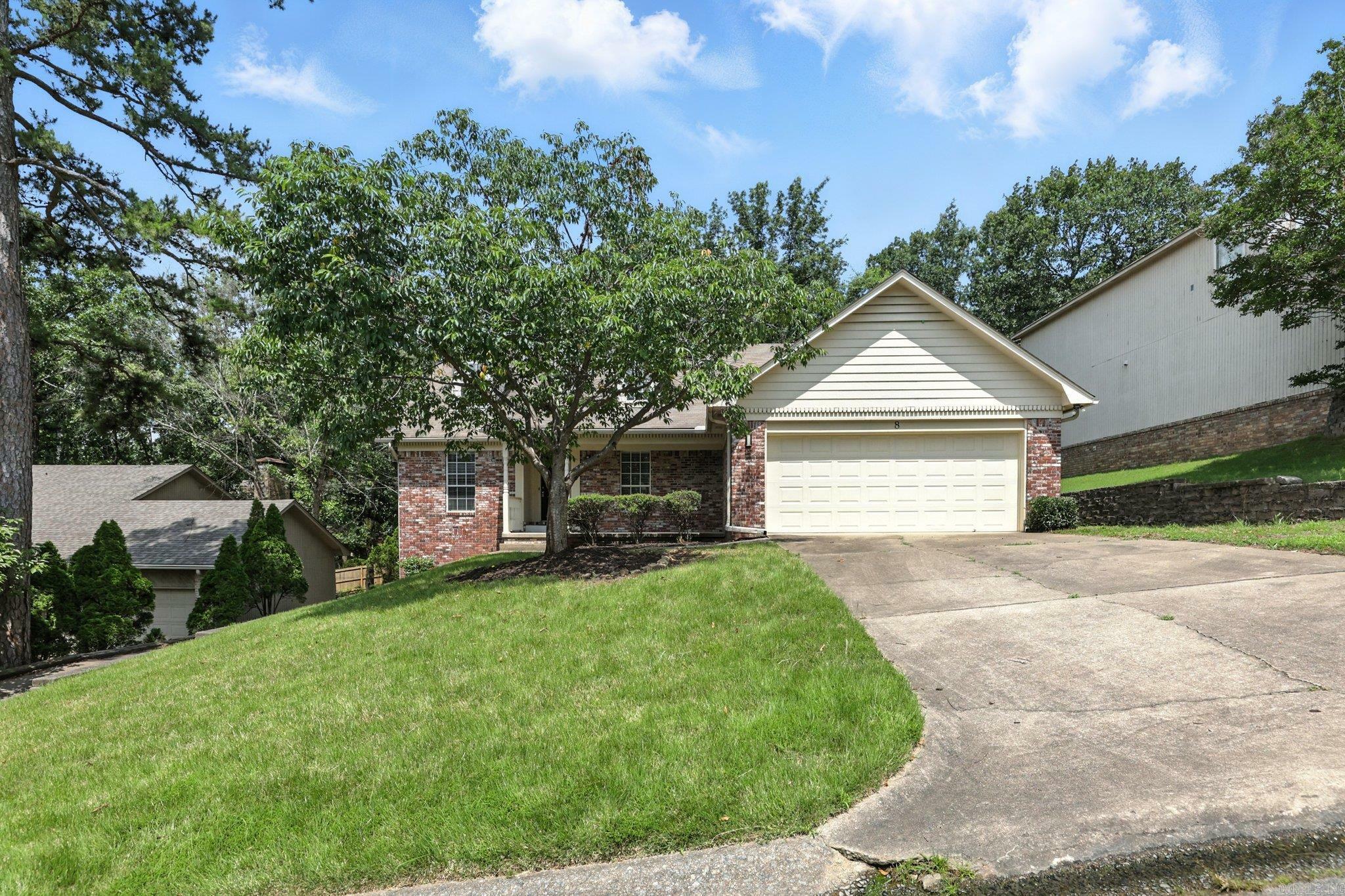 Property Photo:  8 Combonne Ct  AR 72211 