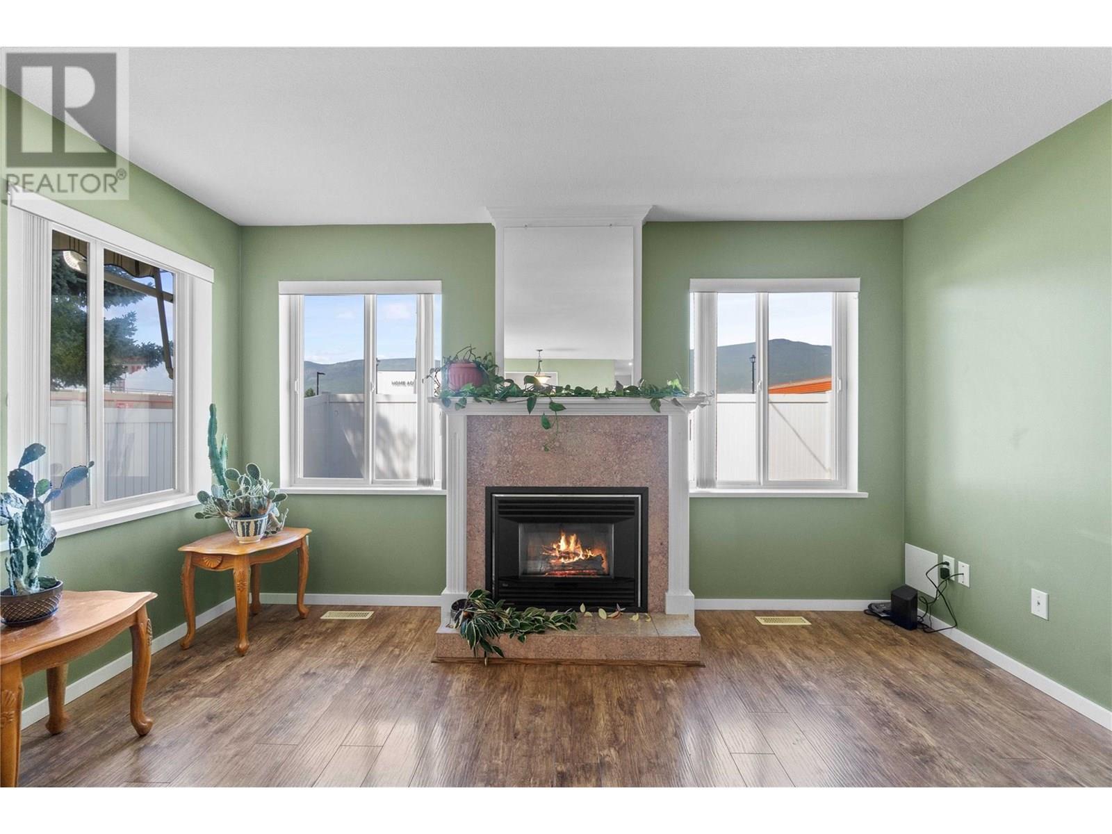 Property Photo:  900 5 Avenue Southwest 121  BC V1E 1L2 