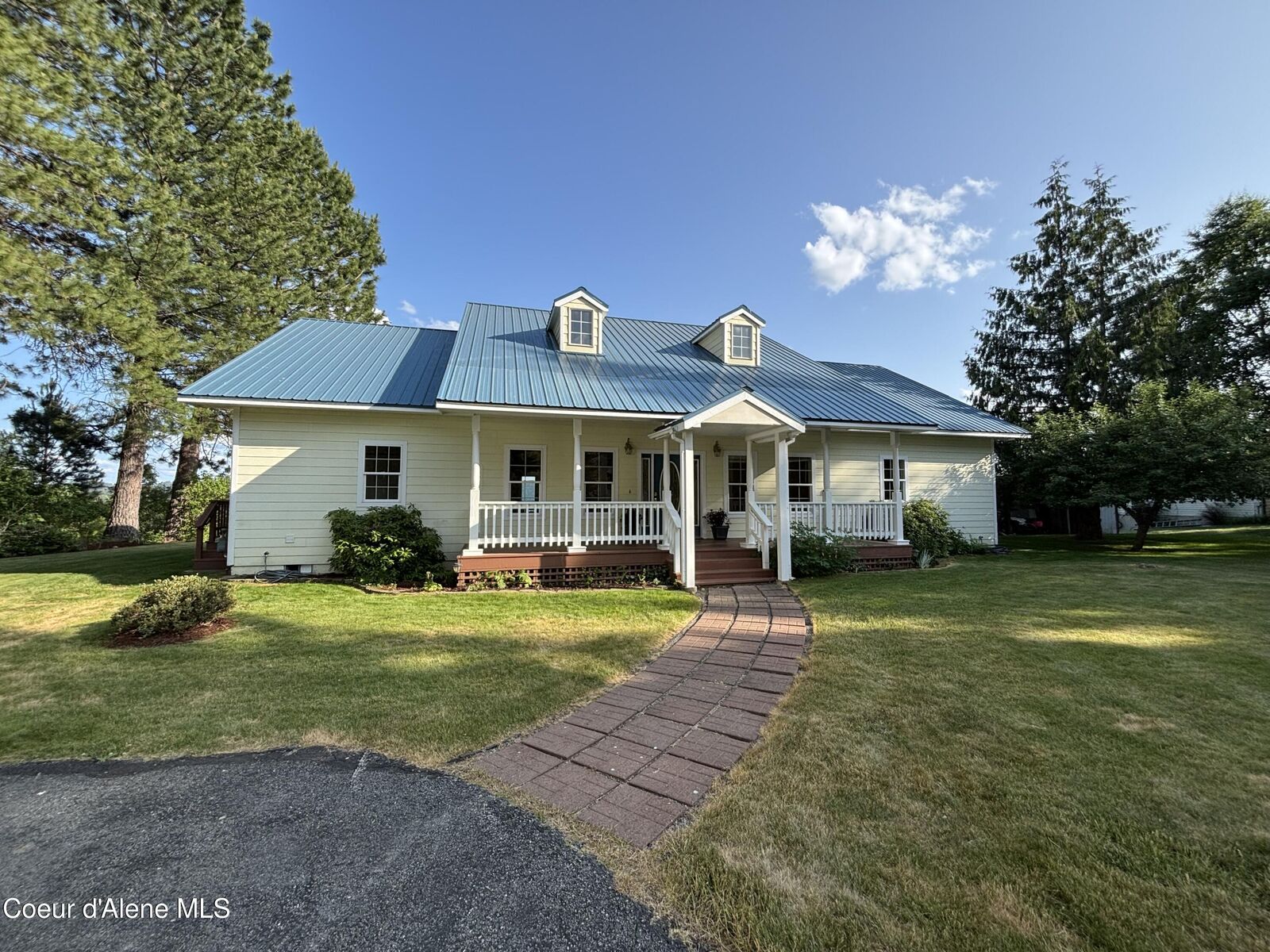 Property Photo:  182 Sunnyside Rd  ID 83864 