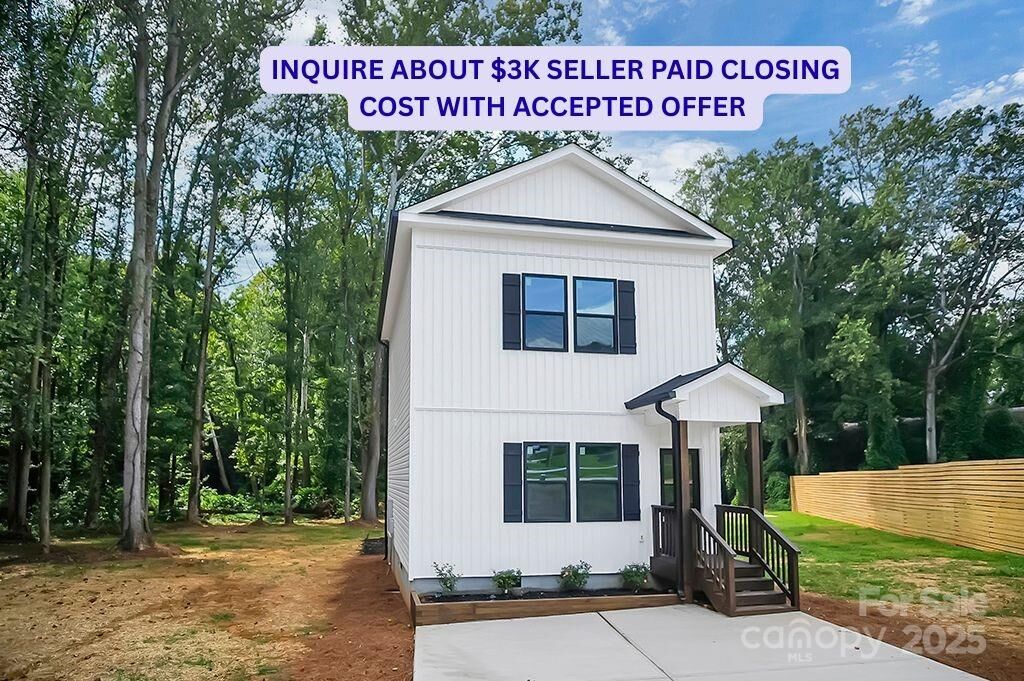 Property Photo:  1000 Castlewood Drive  NC 28150 