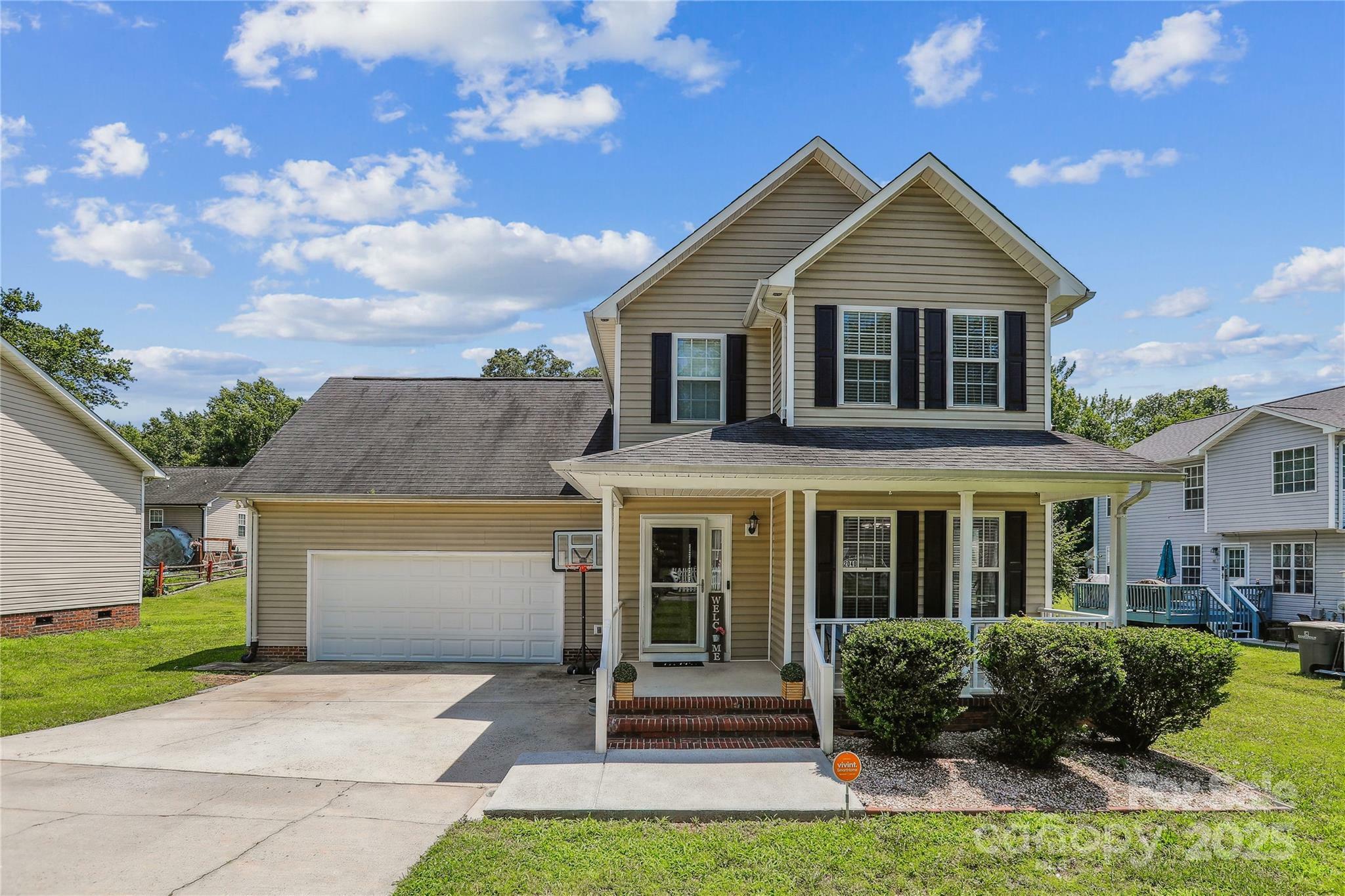Property Photo: 2040 Brantley Creek Drive NC 28083