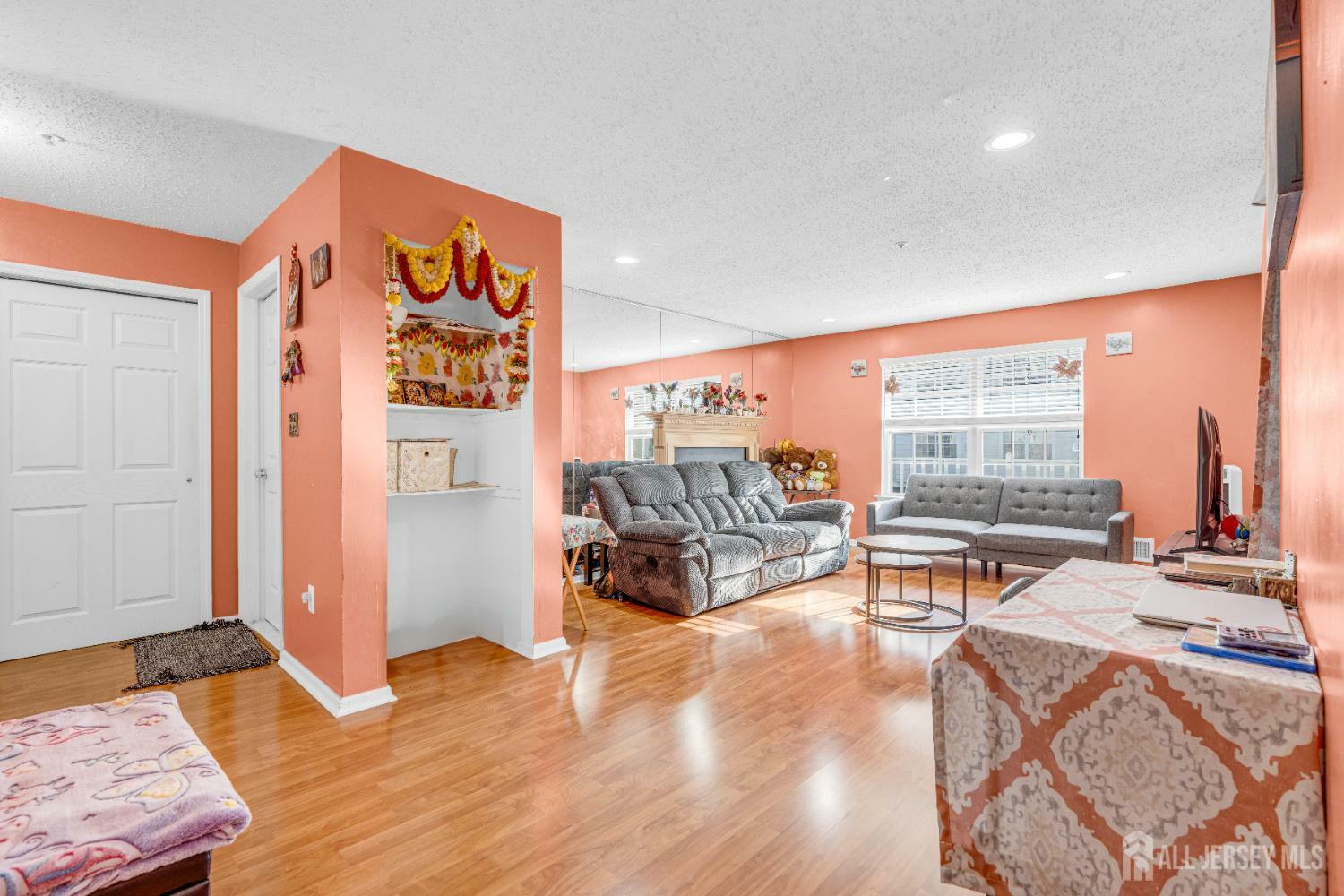 Property Photo:  98 Prestwick Way 98  NJ 08820 