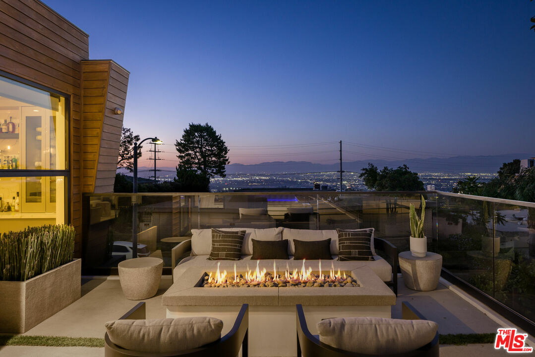 Property Photo: 16366 Sloan Dr CA 90049