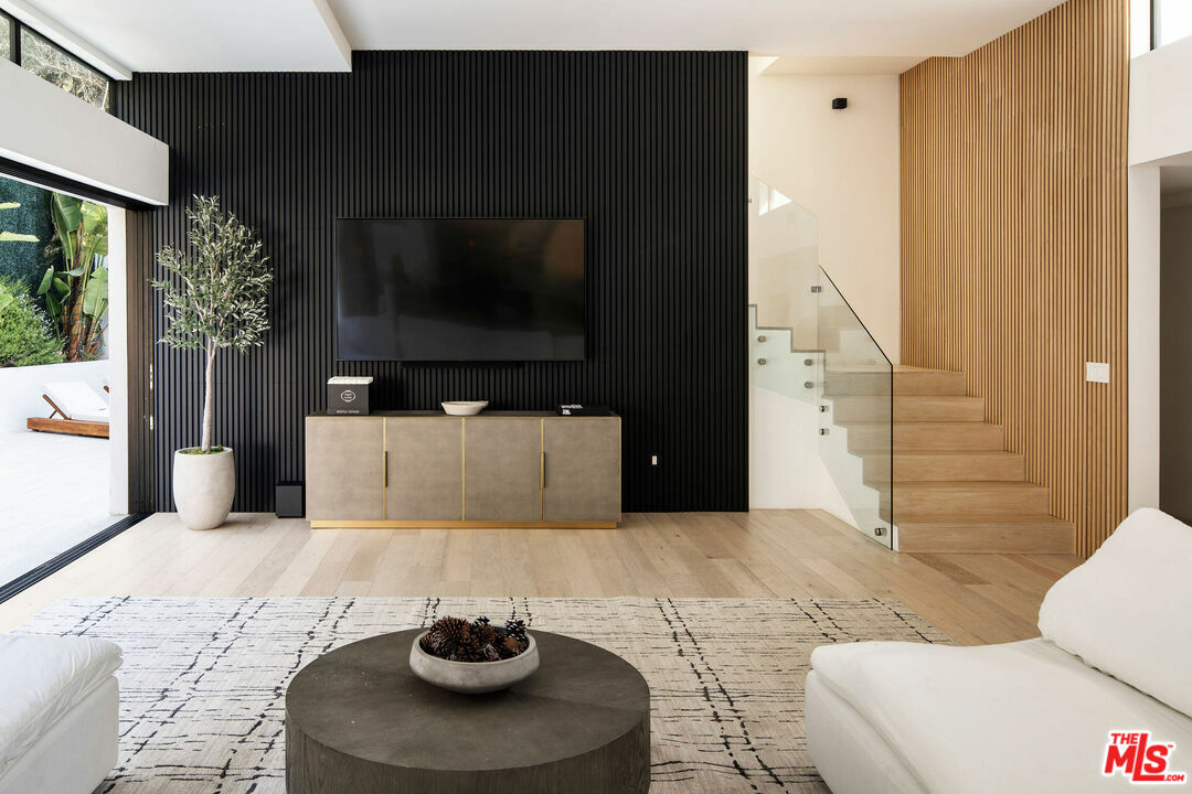 Property Photo: 2048 N Beverly Dr CA 90210