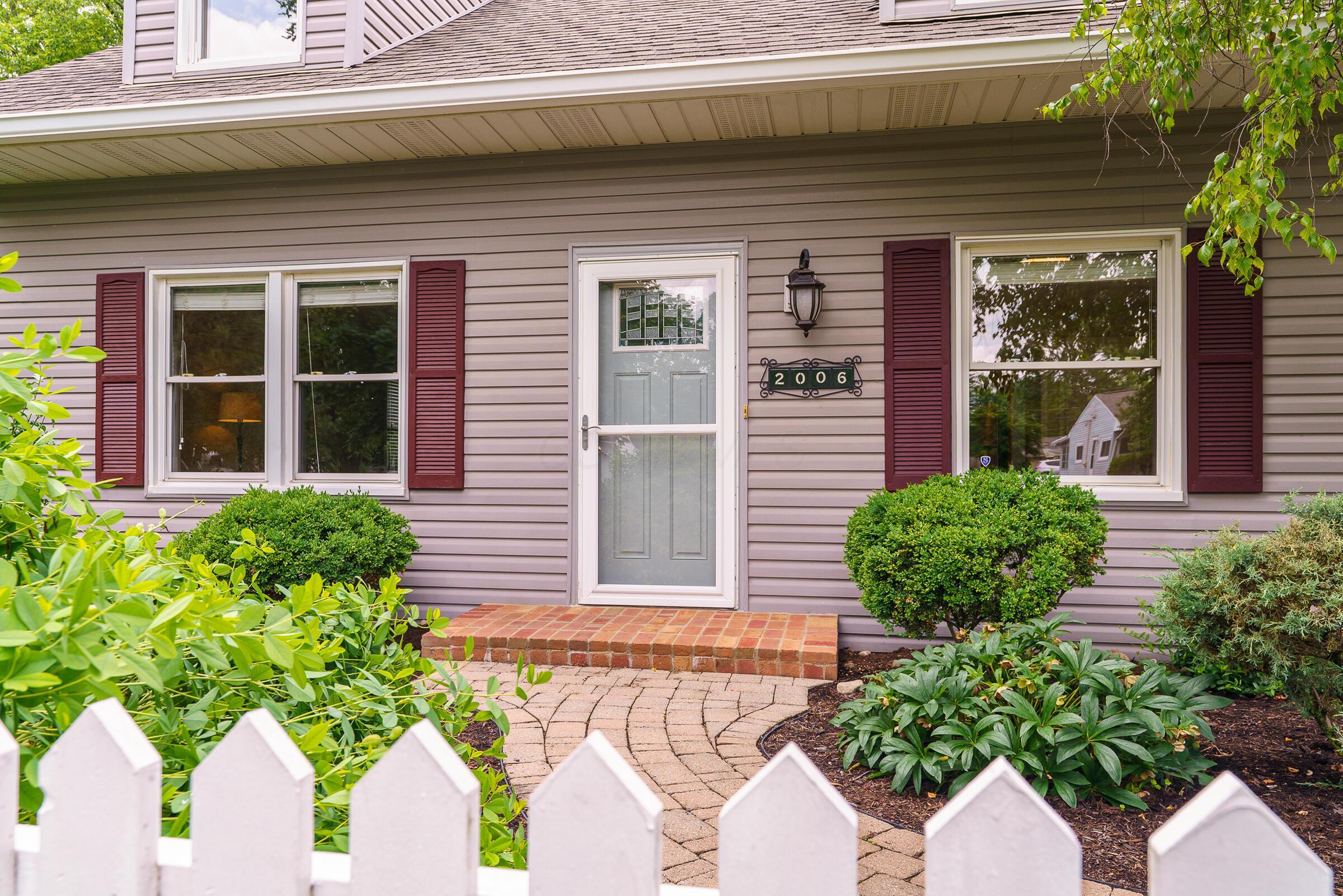 Property Photo: 2006 Kentwell Road OH 43221