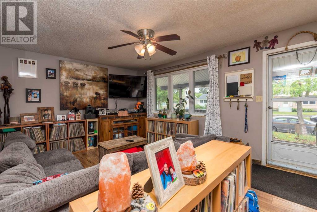 Property Photo: 4814 39 Street South SK S9V 0B9