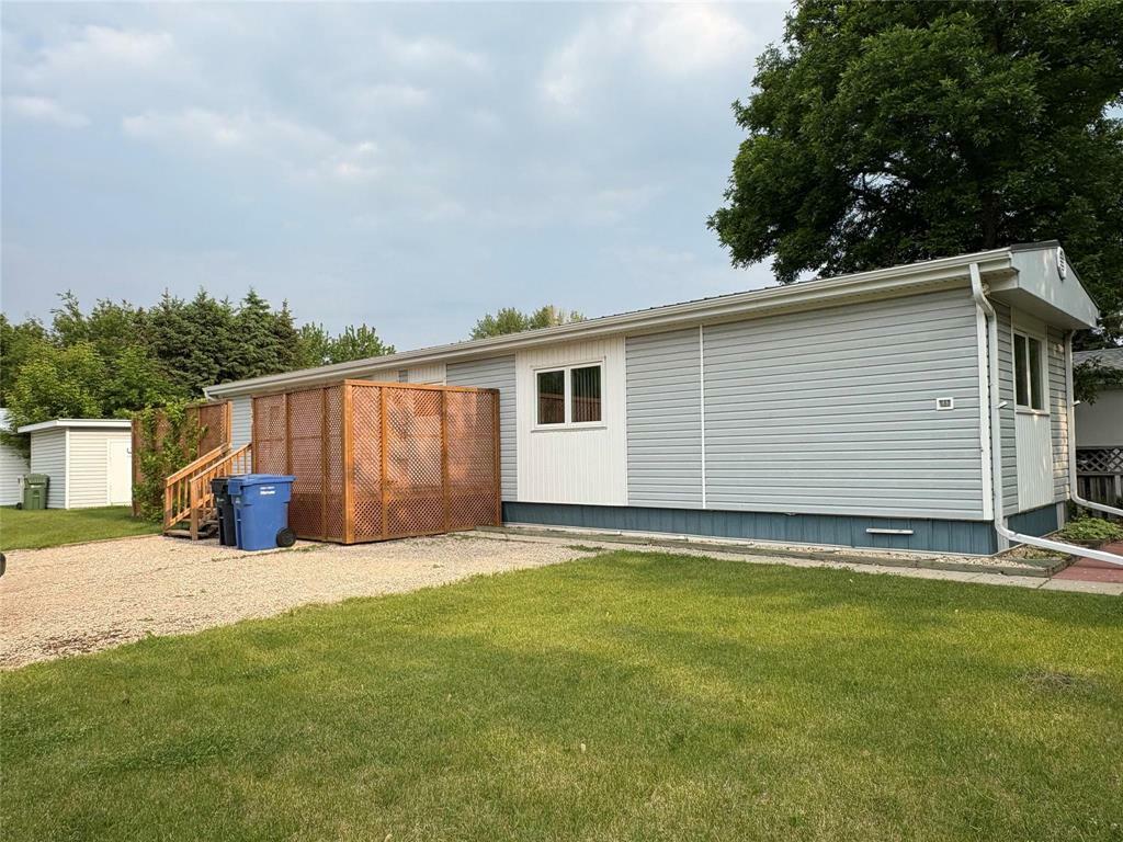 Property Photo: 38 Cruise Crescent MB R7N 3A6