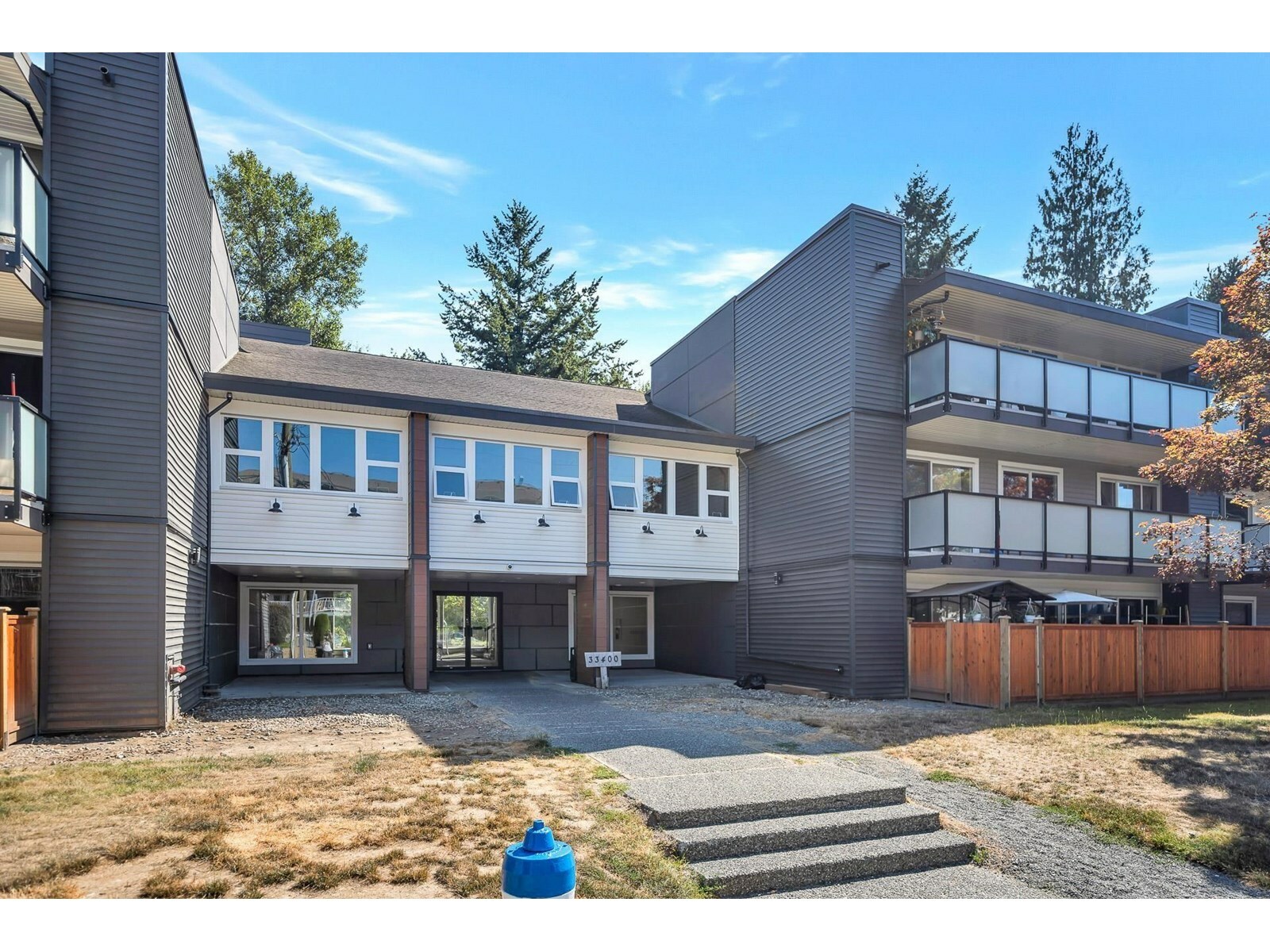 Property Photo: 33400 Bourquin 212 BC V2S 5G3