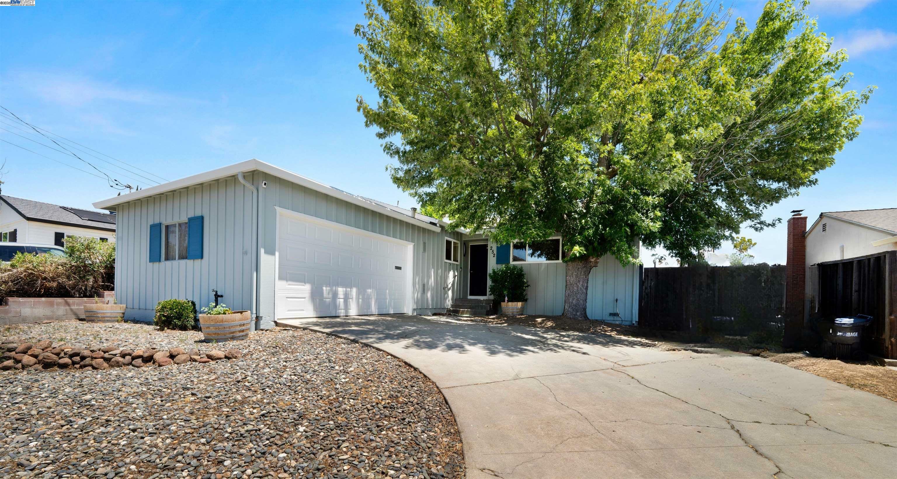 252 Martin Avenue  Livermore CA 94551 photo
