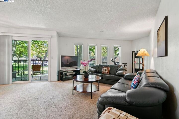 Property Photo: 39490 Albany Cmn U CA 94538